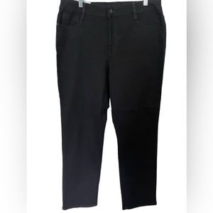 Bandolino Amy Deluxe Super Stretch Black Comfort Slim Jean Size 16 NWT